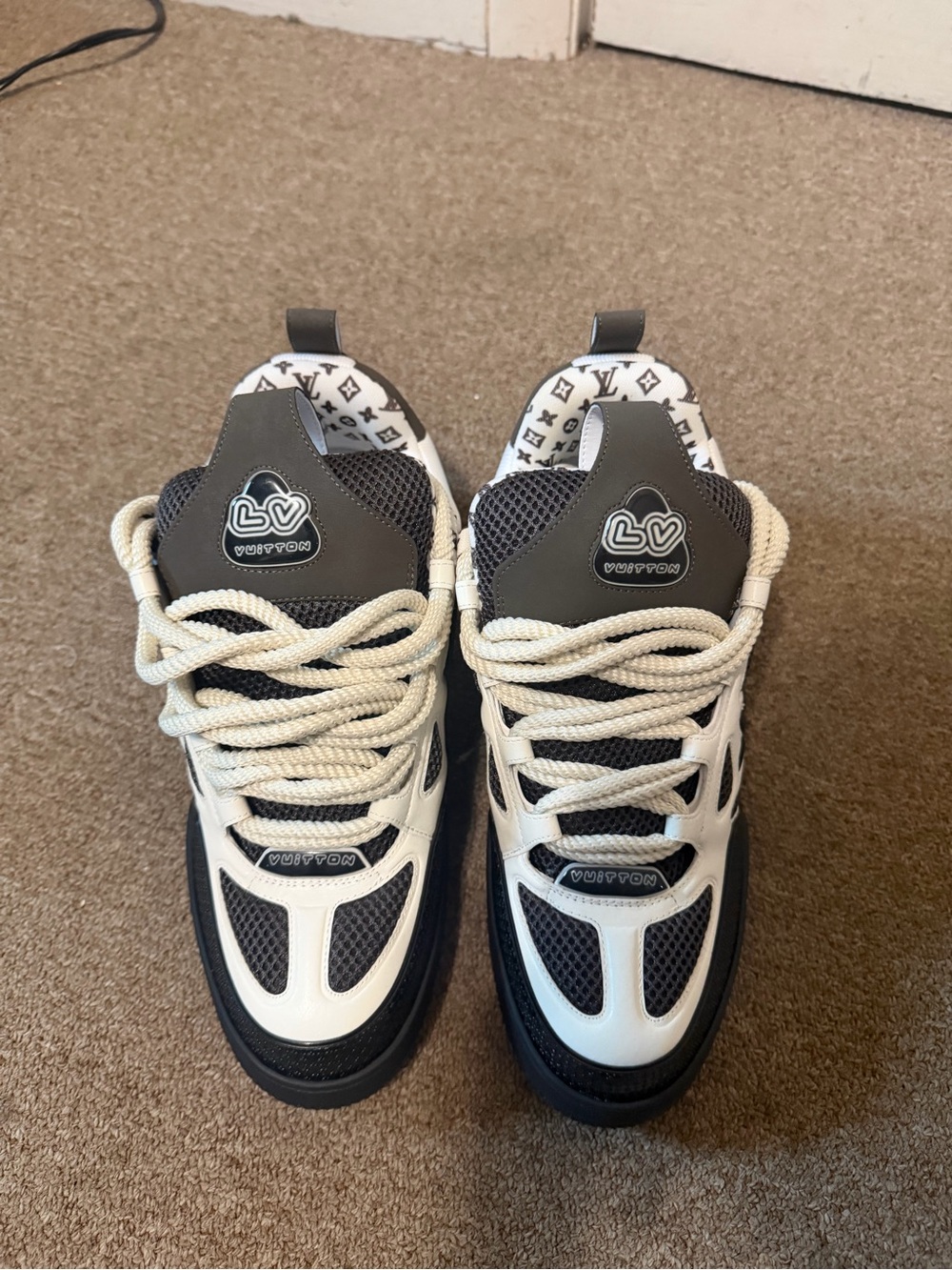 BRAND NEW Louis Vuitton Black & White LV Trainer Sneakers